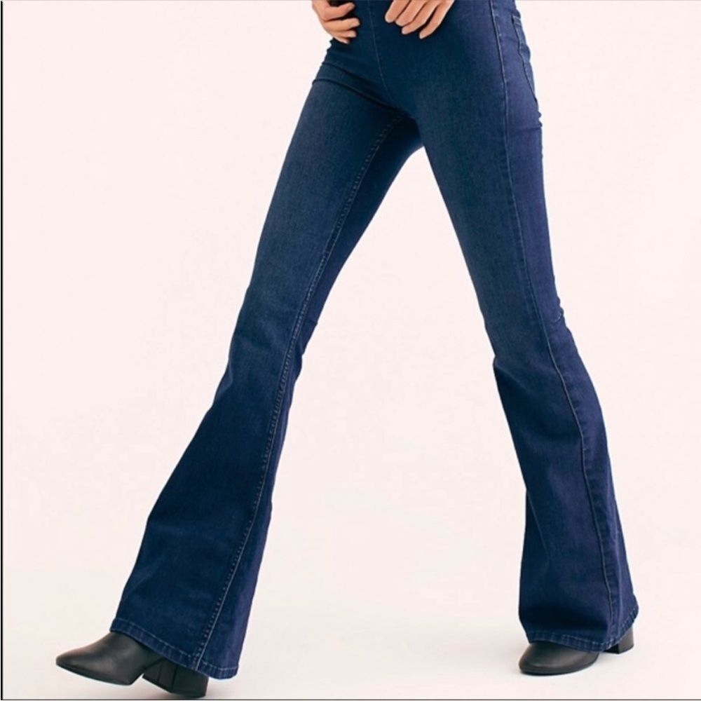 Free People 90s Penny Pull On Flare Jeans Dark Wash 29 - Picture 8 of 9